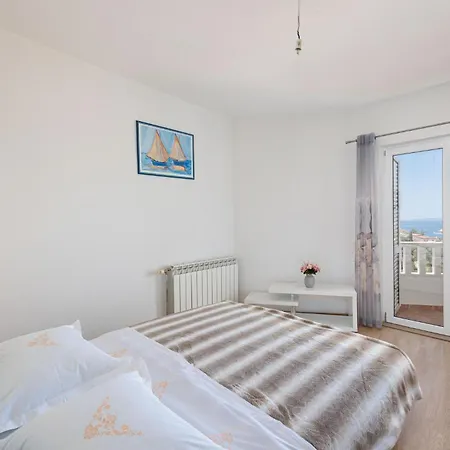 Three-bedroom In Подстрана