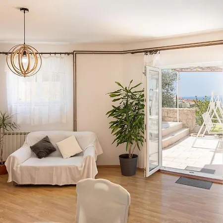 Gorgeous Apartment In Podstrana Апартаменти Подстрана
