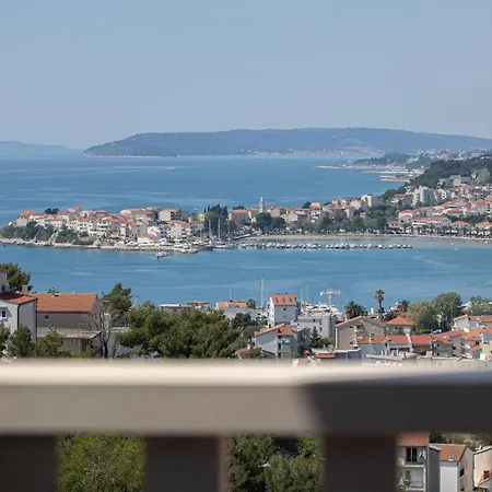 Three-bedroom In Подстрана