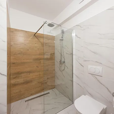 Апартаменти Gorgeous Apartment In Podstrana Подстрана