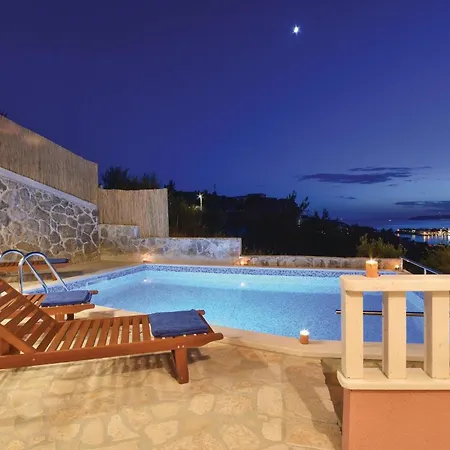 Three-bedroom In Апартаменты