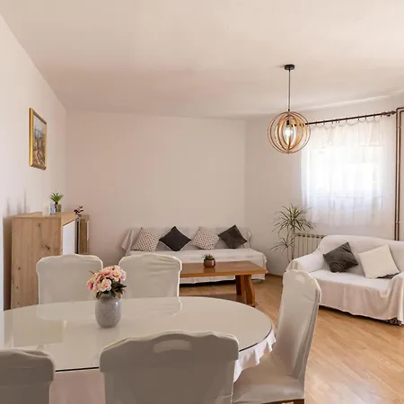 Gorgeous Apartment In Podstrana * Подстрана