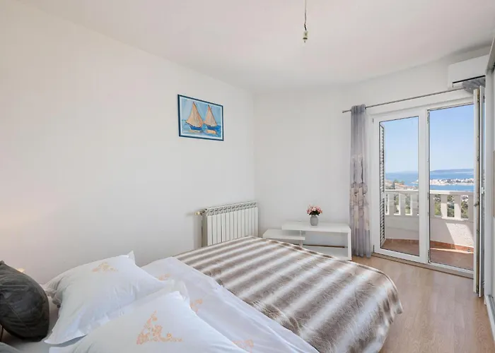 Three-bedroom In Подстрана