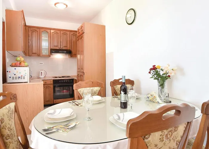 Three-bedroom In Апартаменты Подстрана