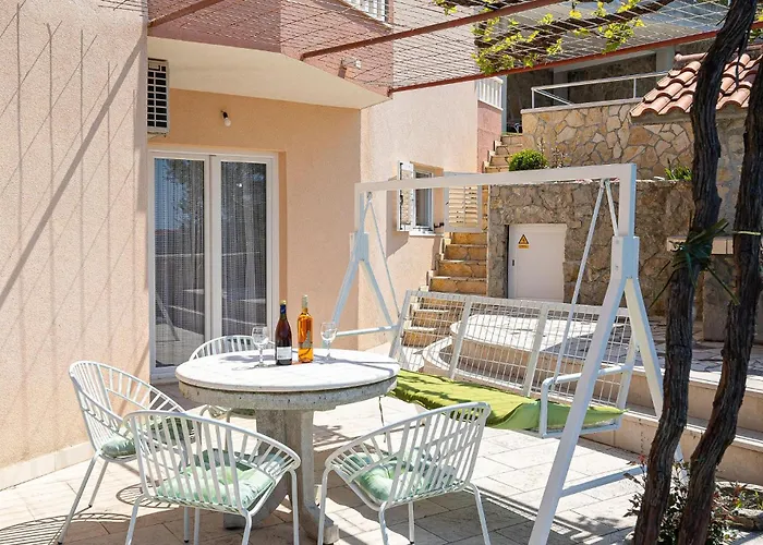 Апартаменты Three-bedroom In Подстрана