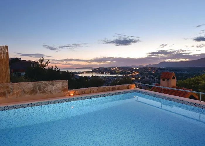 Three-bedroom In Подстрана