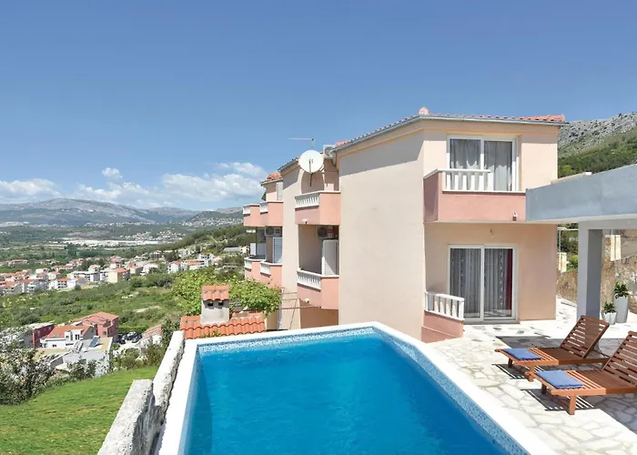 Апартаменты Three-bedroom In Подстрана