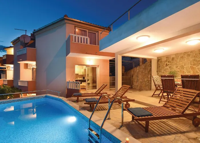 Апартаменты Three-bedroom In Подстрана