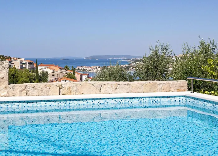 Three-bedroom In Апартаменты *