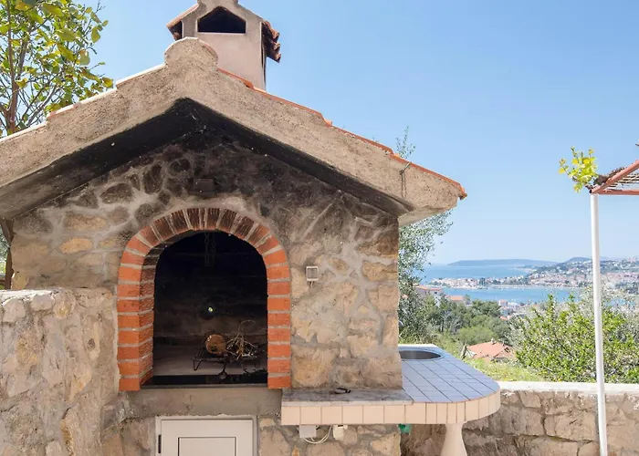 Three-bedroom In Апартаменты Подстрана