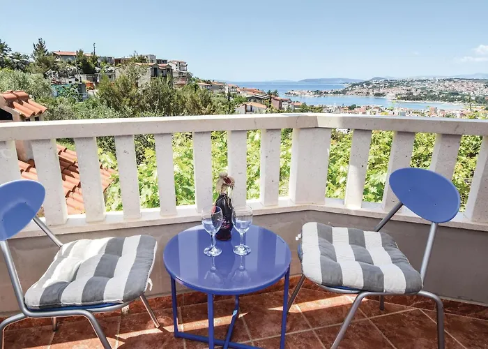 Апартаменты Three-bedroom In Подстрана