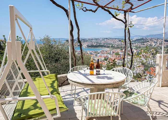 Апартаменты Three-bedroom In Подстрана