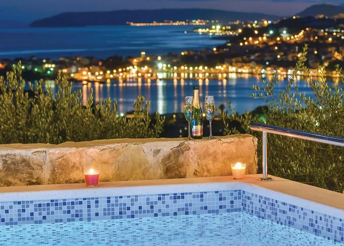 Апартаменты Three-bedroom In Подстрана