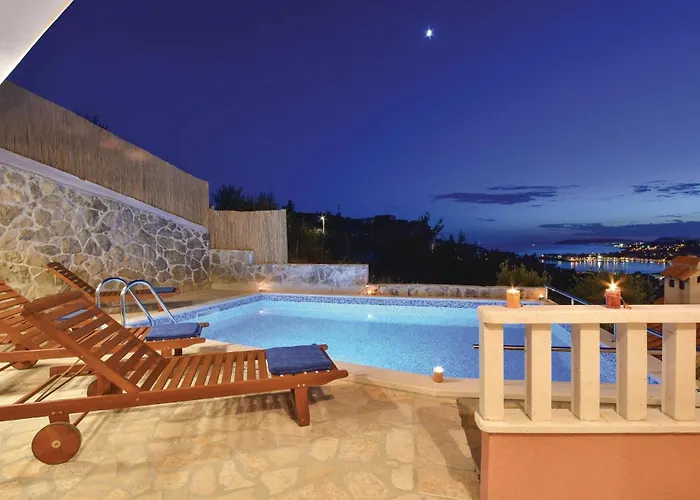 Three-bedroom In Апартаменты